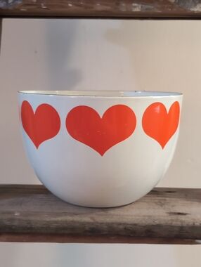 Kaj Franck 8.25" White Enamel Metal White Ceramic Bowl with Red Heart Pattern